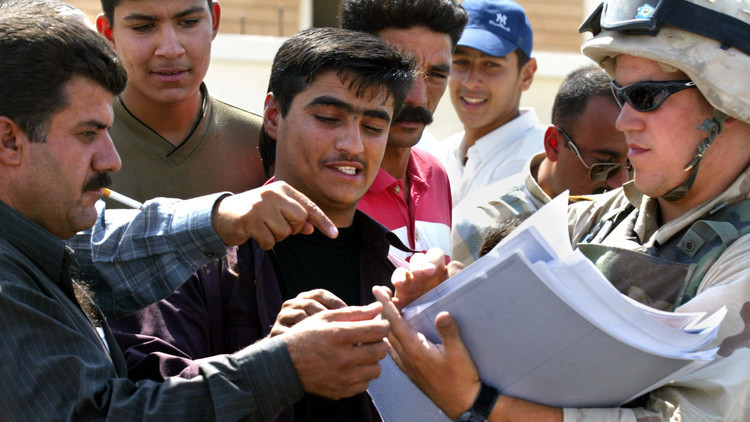 القوات الأمريكية في أفغانستان تلقي منشورا مسيئا للإسلام