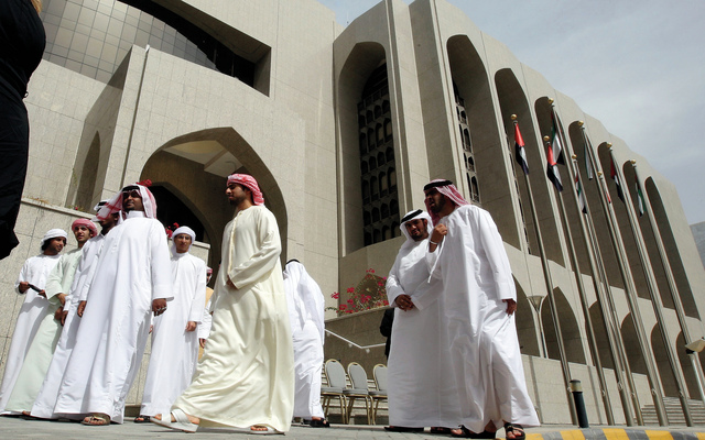 انخفاض سعر الفائدة في الإمارات بنسبة 15,3%