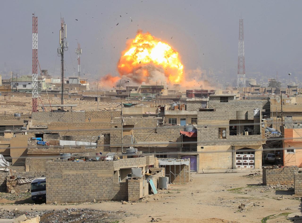 مذبحة مروعة في الموصل.. مقتل أكثر من 230 مدني بقصف جوي