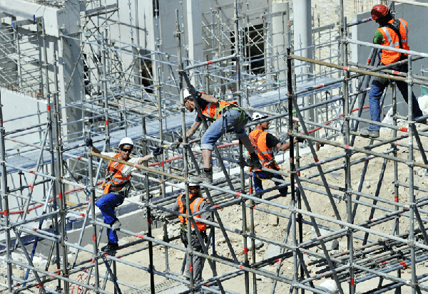 أكثر من ثلثي العمالة في الخليج العربي "أجنبية"