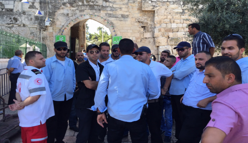 السلطات الإسرائيلية تعتقل 4 من حراس المسجد الأقصى من منازلهم بالقدس‎