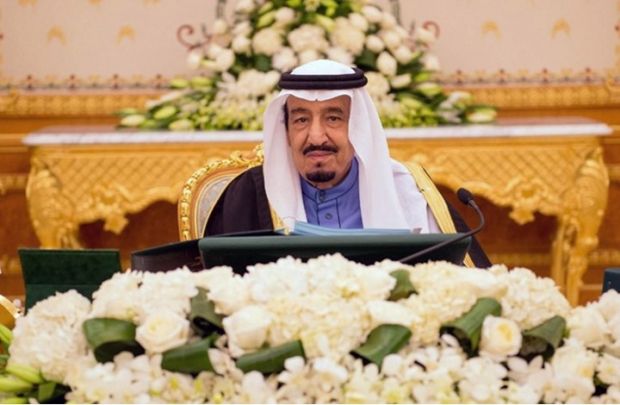 ما هي توجهات العاهل السعودي بعد الإقالات والمكافآت السخية؟