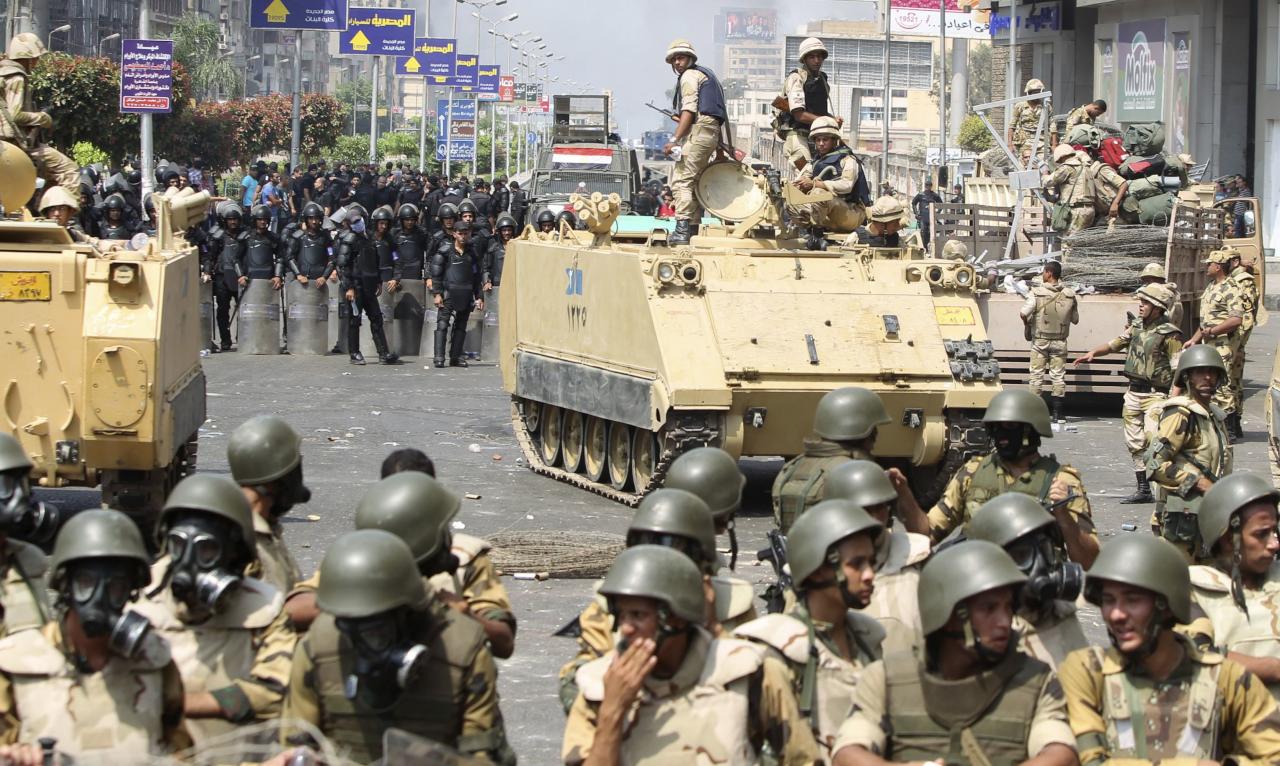 استنفار عسكري وطوارئ بمترو القاهرة عشية 25 أبريل