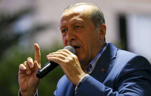 أردوغان أمام جماهيره الحاشدة يطالب واشنطن بتسليم الانقلابي "جولن"