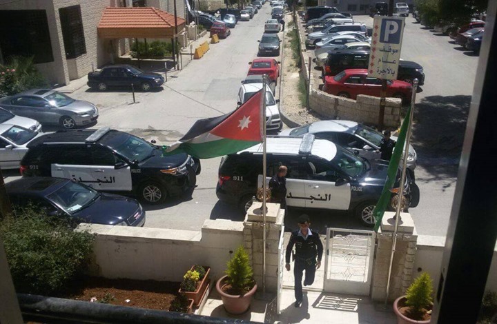 الأمن الأردني يقتحم المقر الرئيس للحزب التابع للإخوان المسلمين 