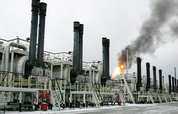 هبوط أسعار النفط رغم توقف الإنتاج الأميركي بسبب «هارفي»