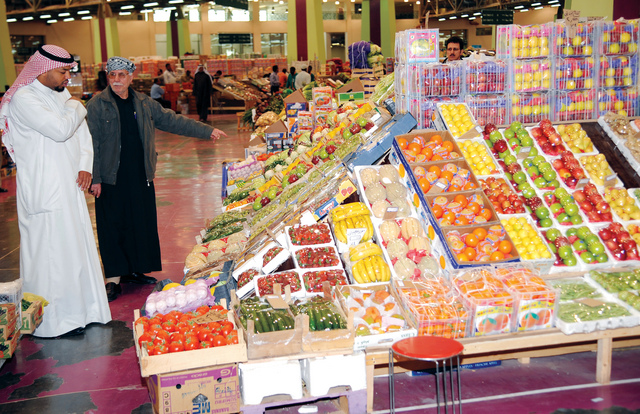 الكويت تحظر استيراد بعض أنواع الخضراوت والفواكه من 3 دول عربية