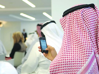 سكان الإمارات يتحدثون بقيمة 25 مليار ردهم عبر الهواتف 