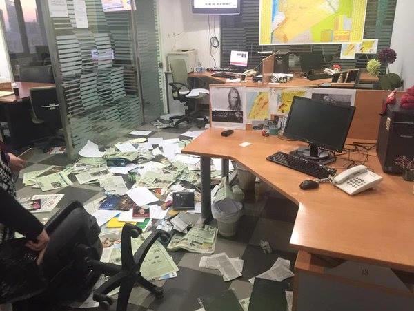 لبنانيون يهاجمون مكتب صحيفة الشرق الأوسط ببيروت والعربية تغلق أبوابها