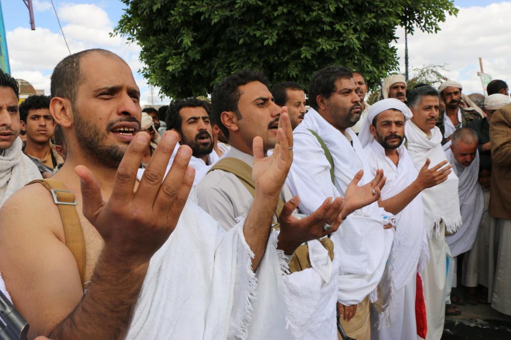 الحوثيون يعرقلون سفر ألفي حاج ويصادرون وثائقهم الرسمية