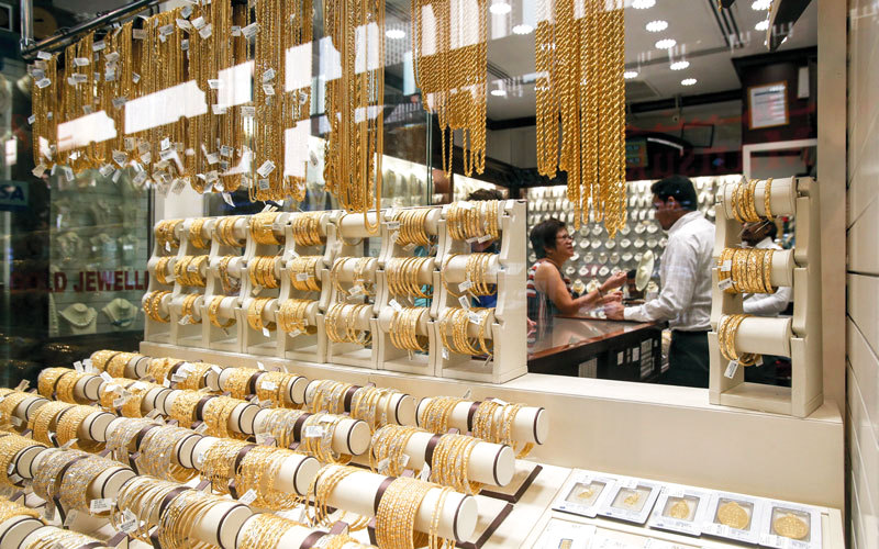 أسعار الذهب تتراجع 2.5 درهم للغرام في أسبوع