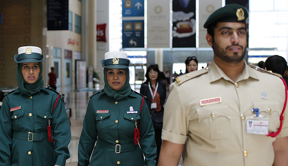 المونيتور: كيف تحافظ القوى الأمنيّة على صمت النقّاد في الإمارات
