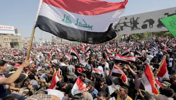 شيعة العراق يدعون للتظاهر الثلاثاء ضد العبادي