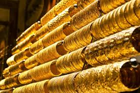 هبوط الدولار يرفع بالذهب إلى أعلى سعر في أسبوع