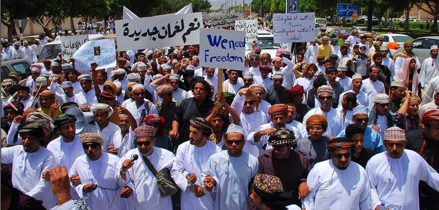 "العقاب الجماعي".. سياسة أمنية انتقامية تطال النشطاء العمانيين