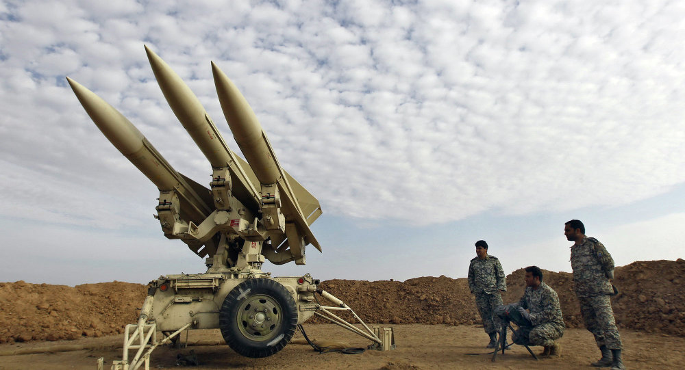 قائد الجيش الإيراني يتوعد بتطوير برنامج طهران الصاروخي