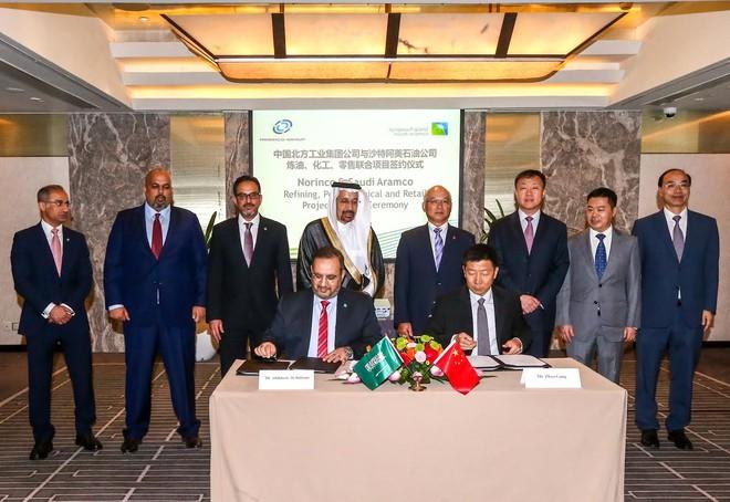 أرامكو السعودية توقّع اتفاقاً لبناء شبكة بتروكيماويات بالصين
