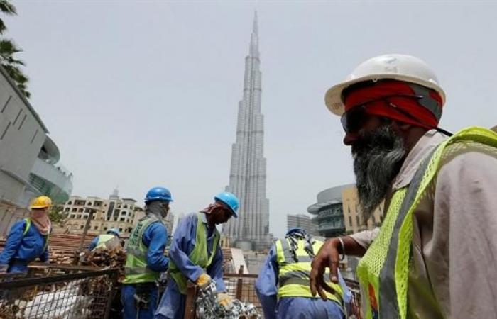"لم يعد كما كان".. صعوبات متزايدة تواجه العمالة الأجنبية في الخليج