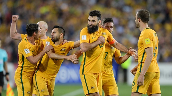 ثلاثية يديناك ترسل أستراليا إلى كأس العالم