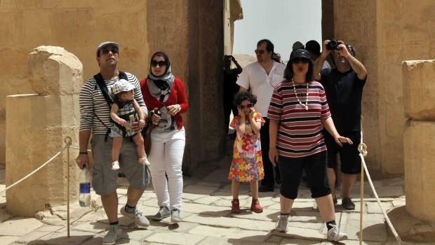 مصر تستقبل السياح الإيرانيين ولا "اعتراض" سلفي.. فهل بموافقة الإمارات؟