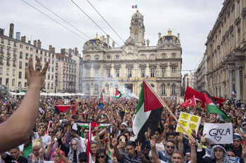 محكمة فرنسية تحظر التظاهر مع قطاع غزة