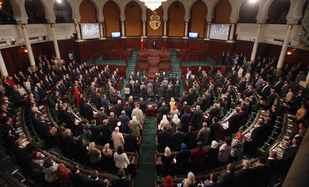 "النهضة" تتصدر الأغلبية البرلمانية بعد استقالات جديدة في "نداء تونس"