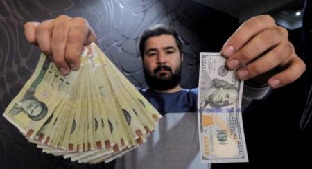 الريال الإيراني يسجل أدنى مستوياته أمام الدولار
