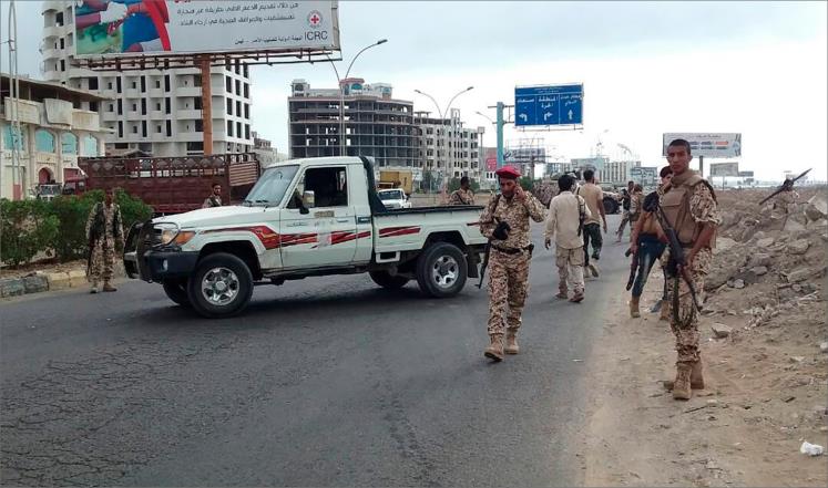 إندبندنت: اشتباكات عدن تعمق انقسام الإمارات والسعودية