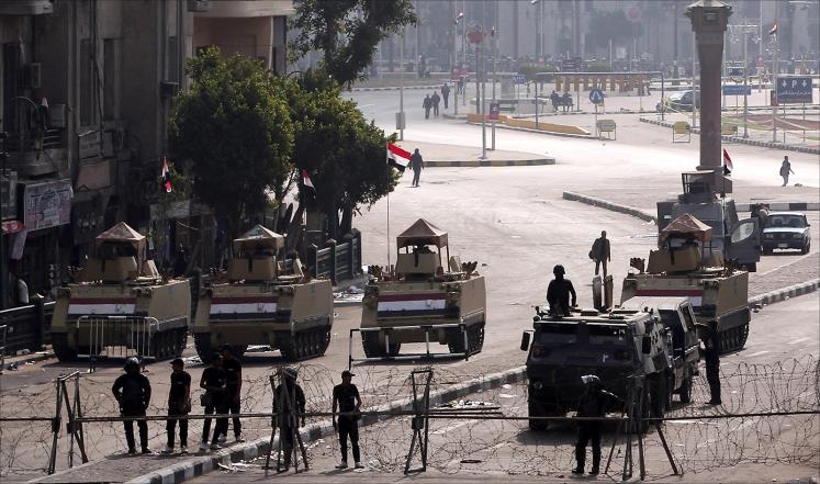 التايمز": الربيع العربي يشيّع في جنازة عسكرية على ضفاف النيل