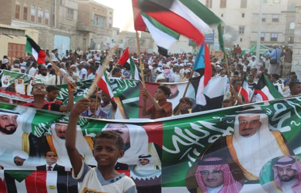 أعلام الإمارات تزين احتفالات المكلا في اليمن