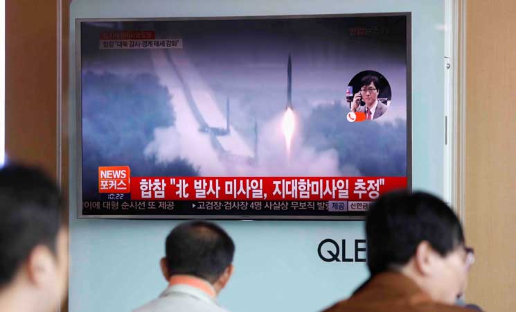 كوريا الشمالية تطلق عددا من الصواريخ