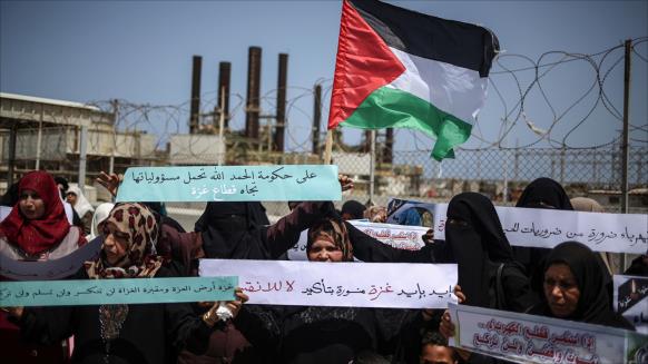 تايمز: قرار إسرائيل قطع الكهرباء عن غزة ينذر بحرب