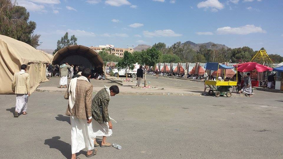الحوثيون ينصبون خياماً جديدة في صنعاء والطيران يقصف مواقعهم في الجوف