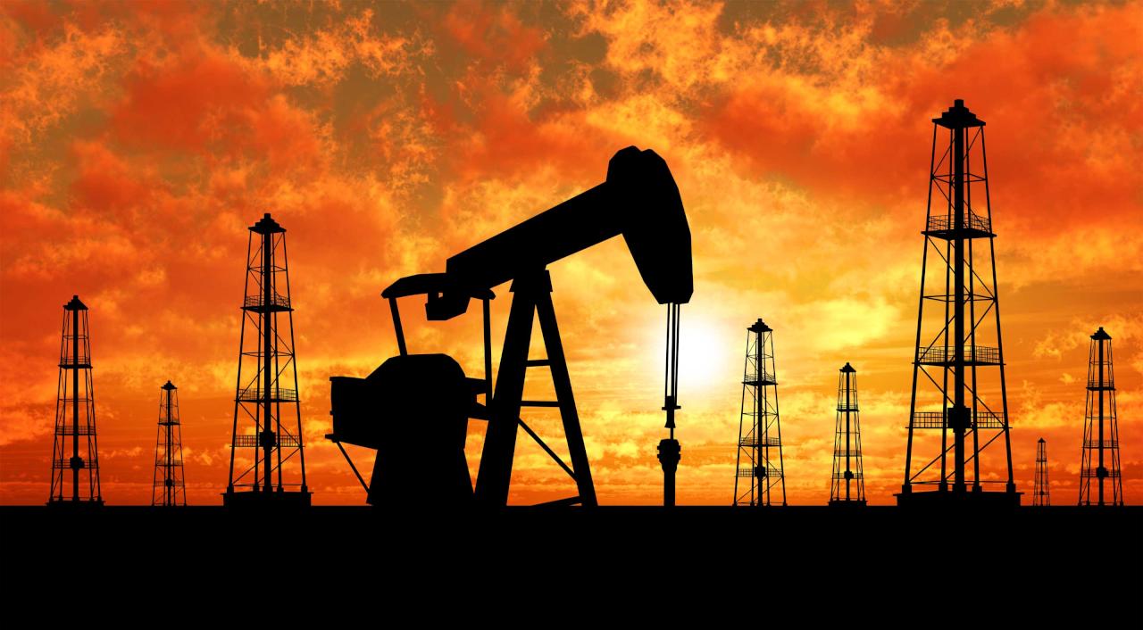 تقليص الصادرات يبقي أسعار النفط قرب أدنى مستوى في 2017