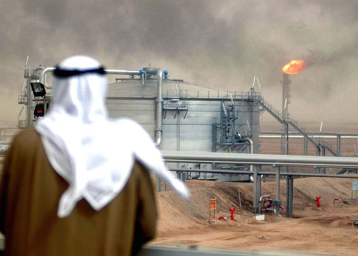 بلومبرغ: المصالح في سوق النفط يغلبان السياسة في الأزمة الخليجية