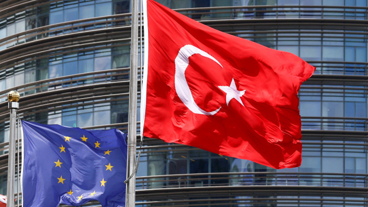 مفوض أوروبي: تركيا أردوغان لن تنضم للاتحاد