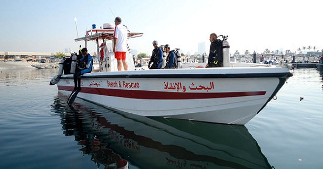 الإنقاذ البحري في دبي يسترد "طقم أسنان" و "خاتم زواج" فقدها أصحابها