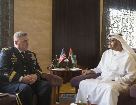 محمد بن زايد يبحث مع رئيس الأركان الأمريكي التعاون العسكري
