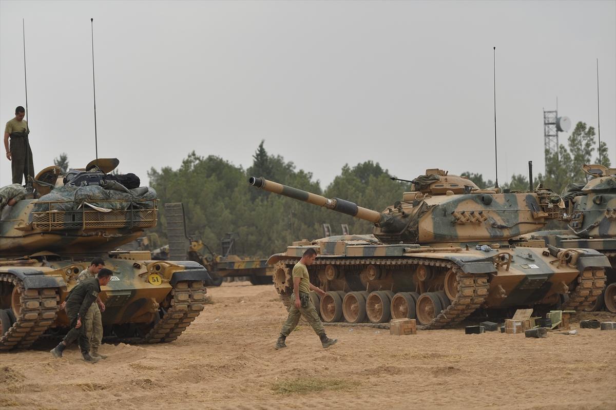 مقتل أول جندي تركي في عملية "درع الفرات" وصواريخ على مطار ديار بكر