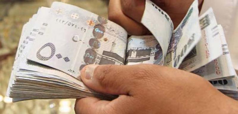 السعودية تلجأ لتعويض مواطنيها بـ 1.7 مليار دولار بسبب رفع الأسعار
